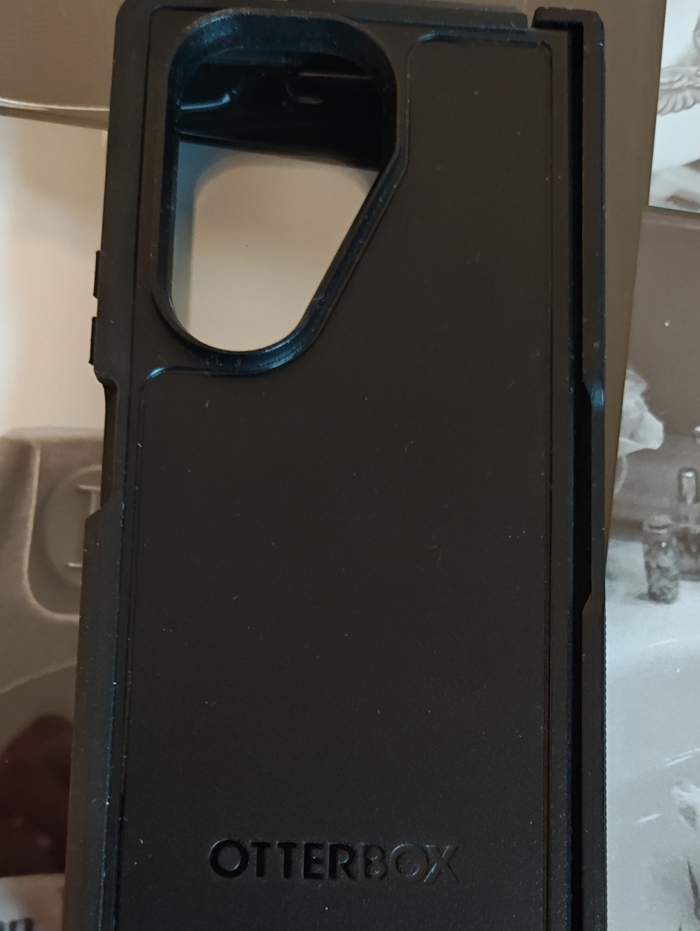 OtterBox Black Heavy-Duty Protective Phone Cover